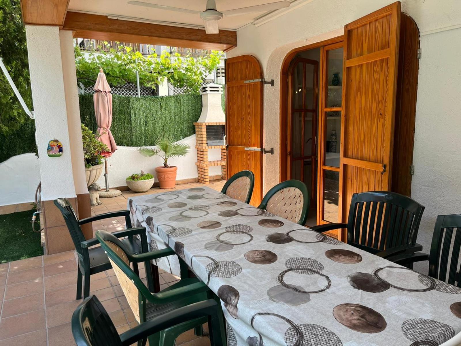 Villa Wonderful Beach House With 2 Pools à Calafell Extérieur photo